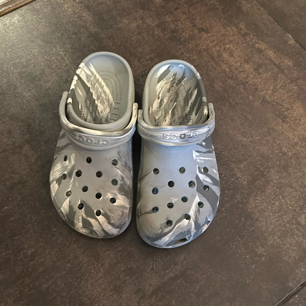Crocs classic marbled clog